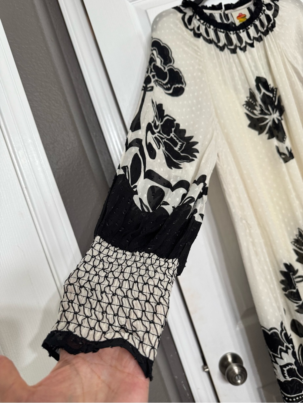 FARM Rio Floral Arabesque Cream Maxi Dress with Bold Black Floral
Print XL - Picture 3 of 16